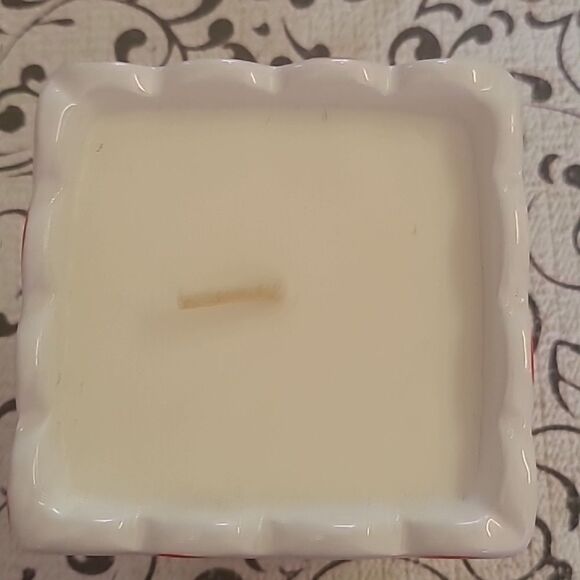 Red and White Popcorn Candle Holder - Picture 3 of 6